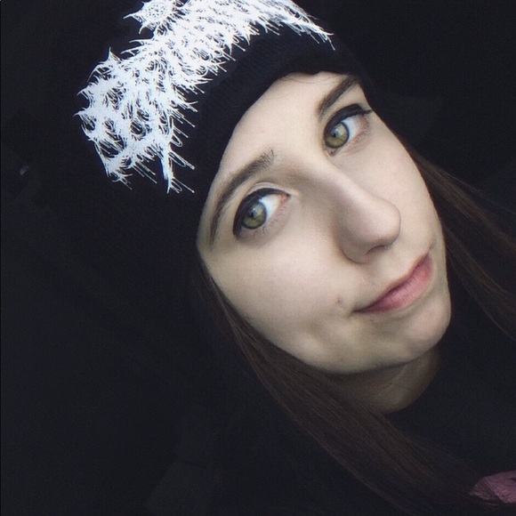 Meet your Posher, Amanda - Picture 2 of 2